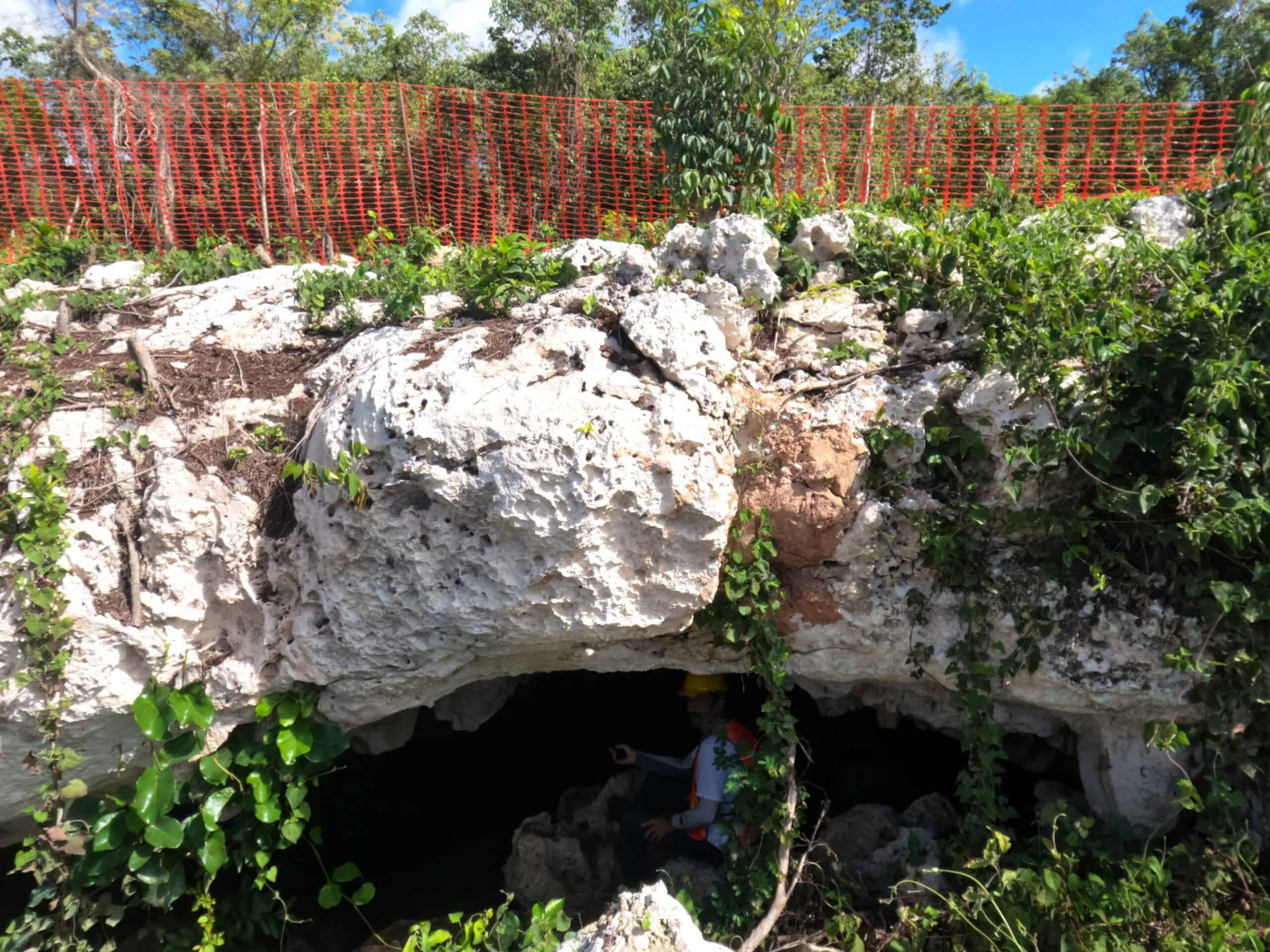 Fotografía de una cueva junto a la zona de construcción del Tren Maya. 